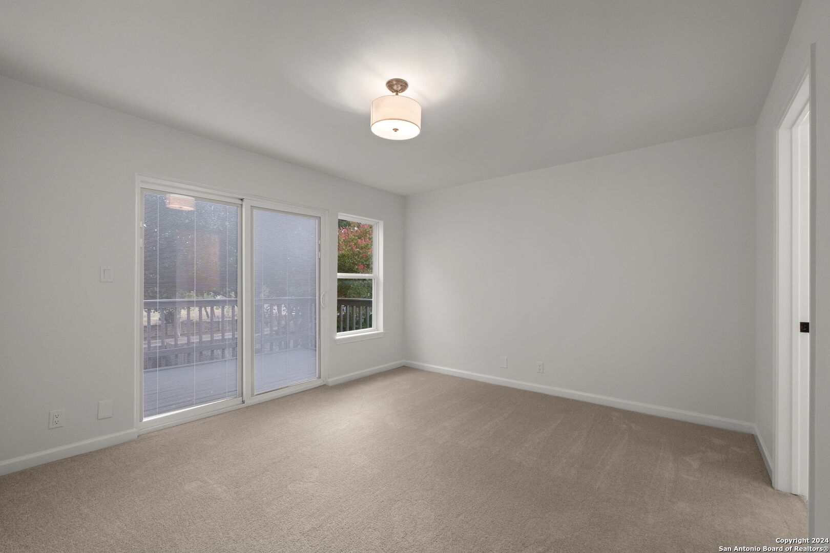 15 Campden Cir
