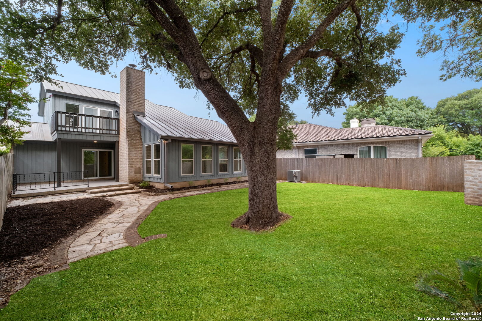 15 Campden Cir