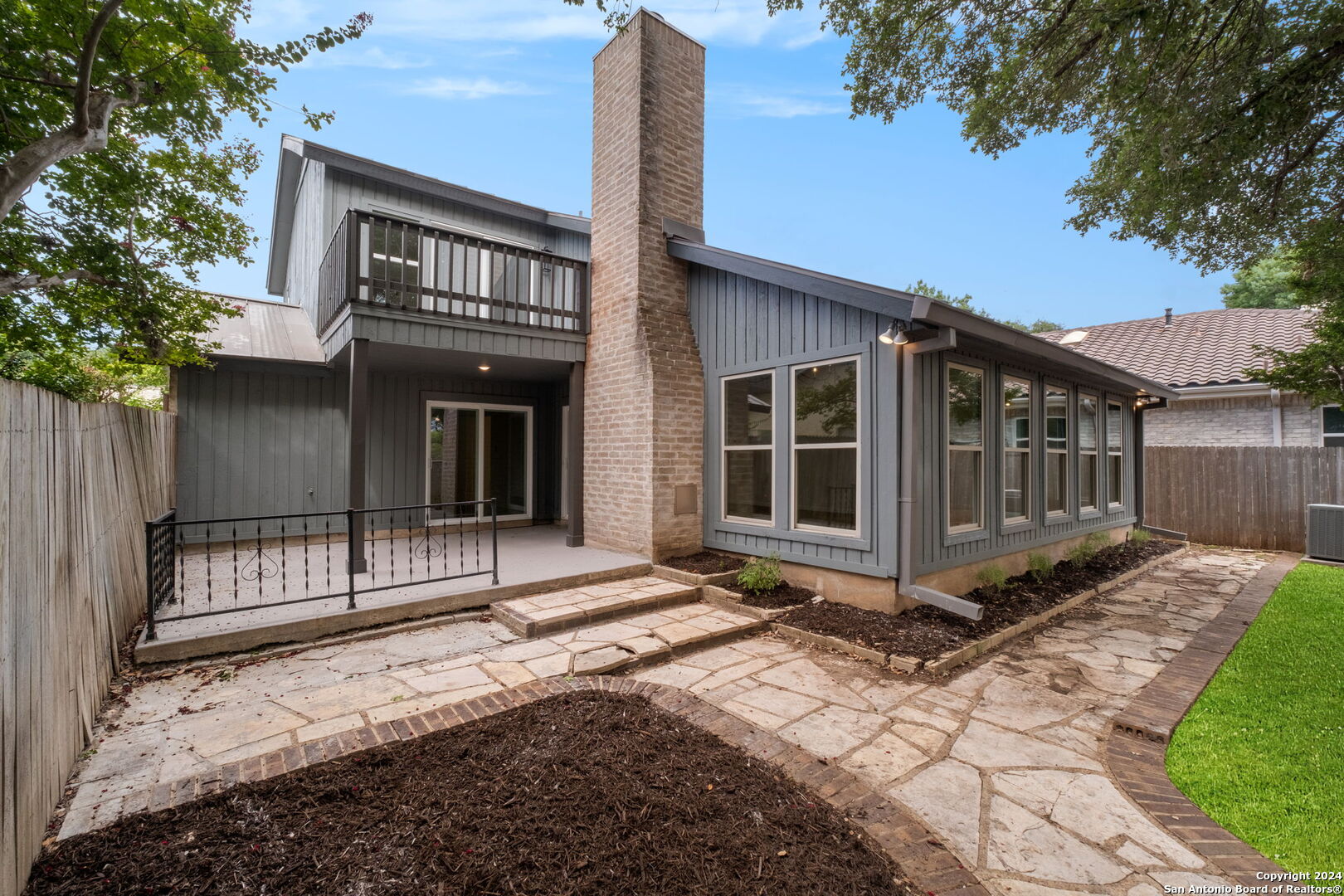 15 Campden Cir