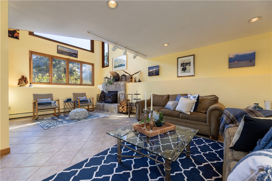 8 Robin Drive
