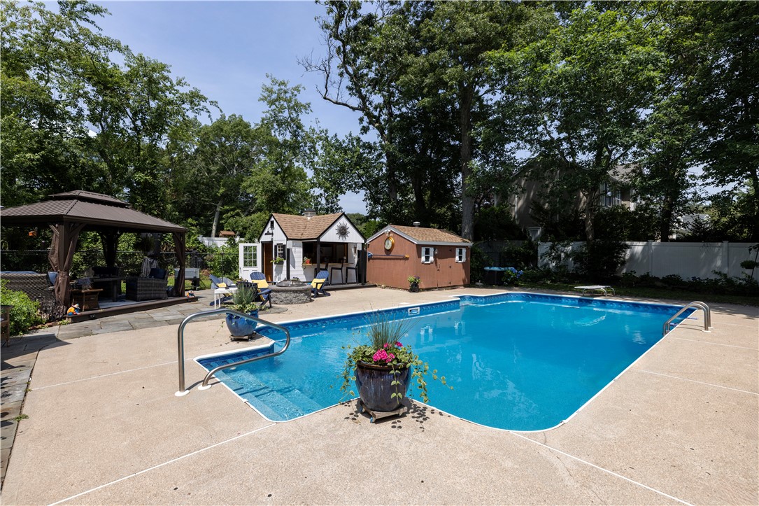 18 Watch Hill Way