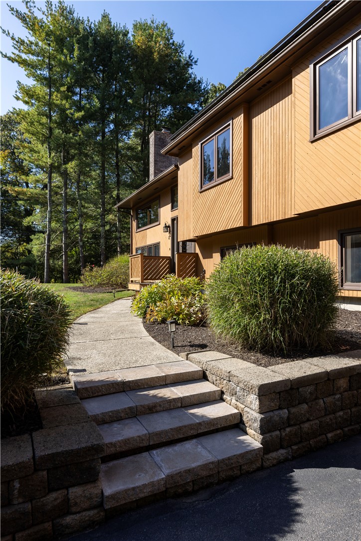 8 Robin Drive