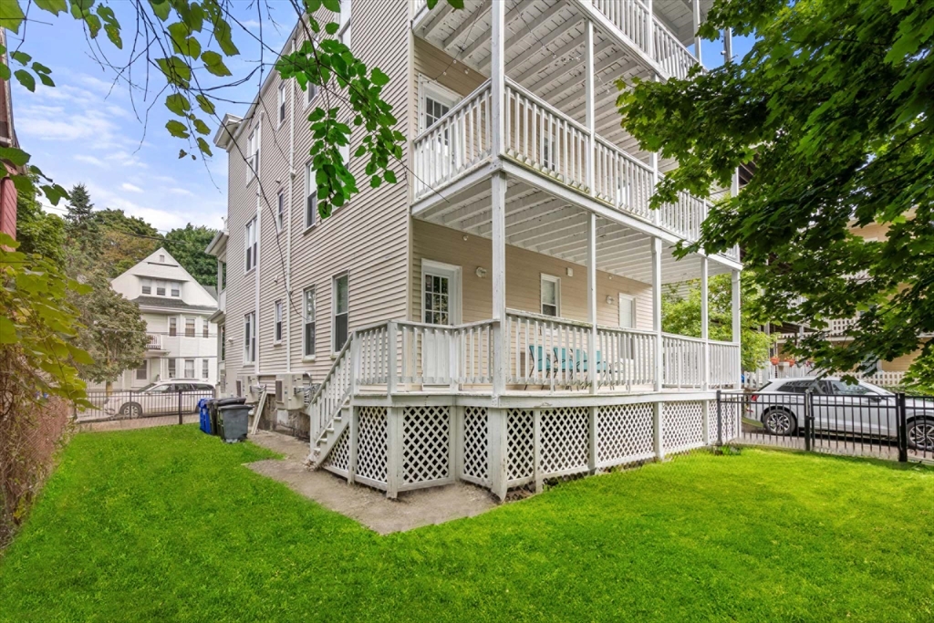 90 Easton St # 2