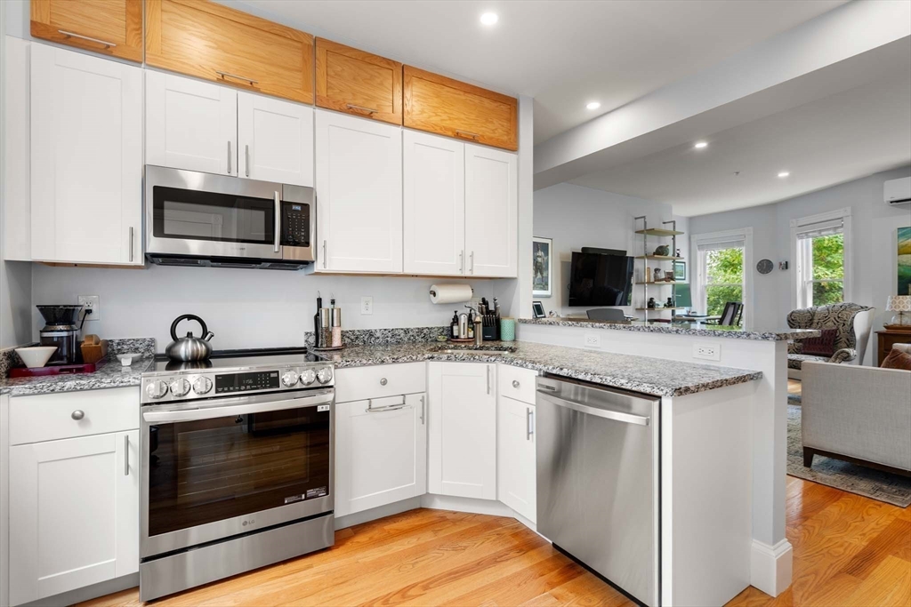 90 Easton St # 2