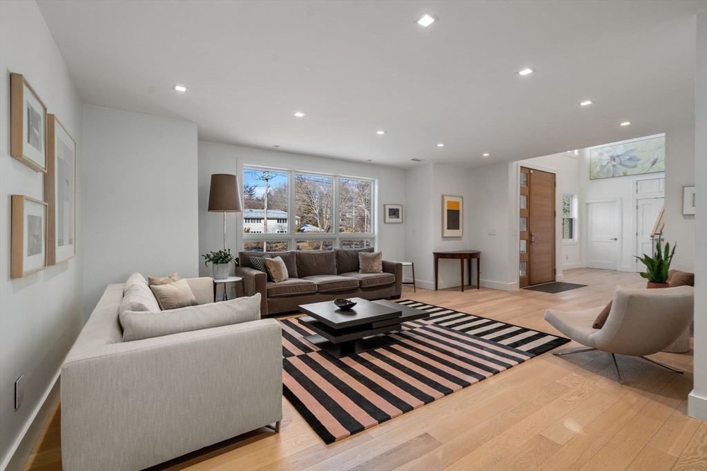 1370 Commonwealth Ave