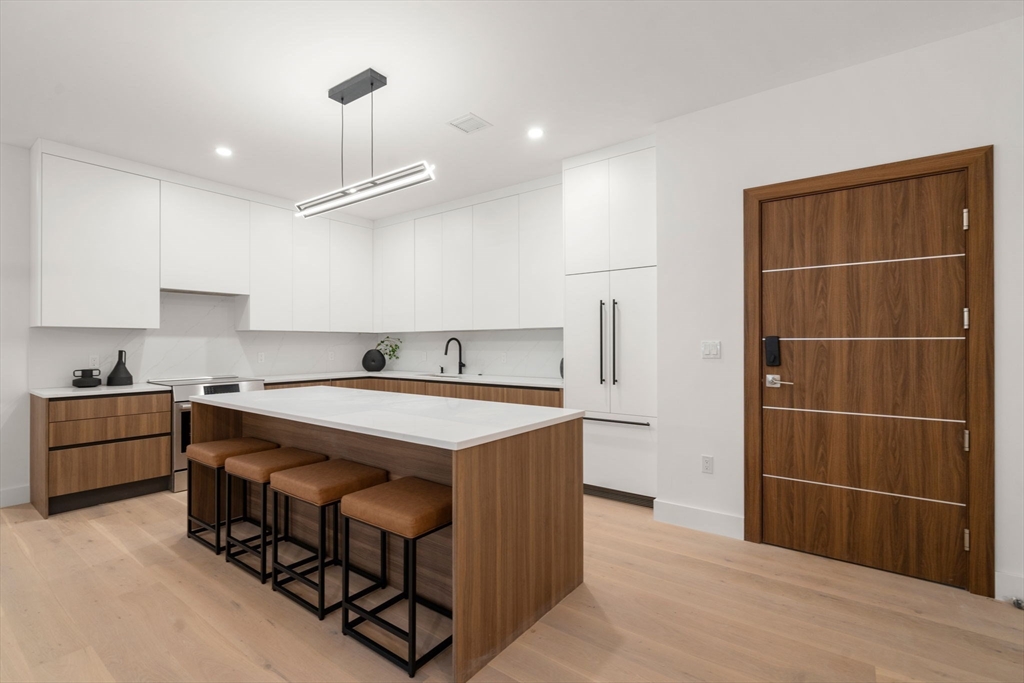 16 Stearns Rd # 207, Wellesley Unit: 207