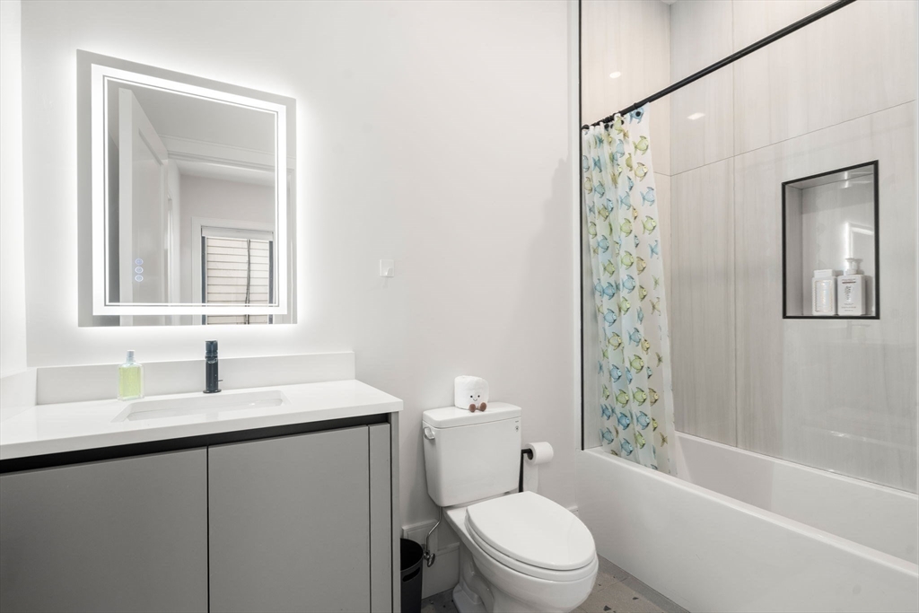 116 Thorndike St # 1