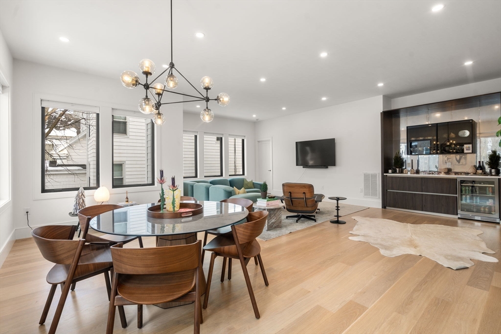 116 Thorndike St # 1