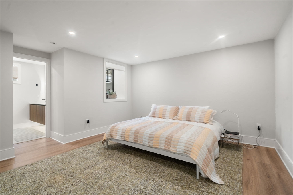 116 Thorndike St # 1