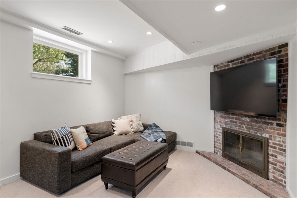 14 Standish Rd
