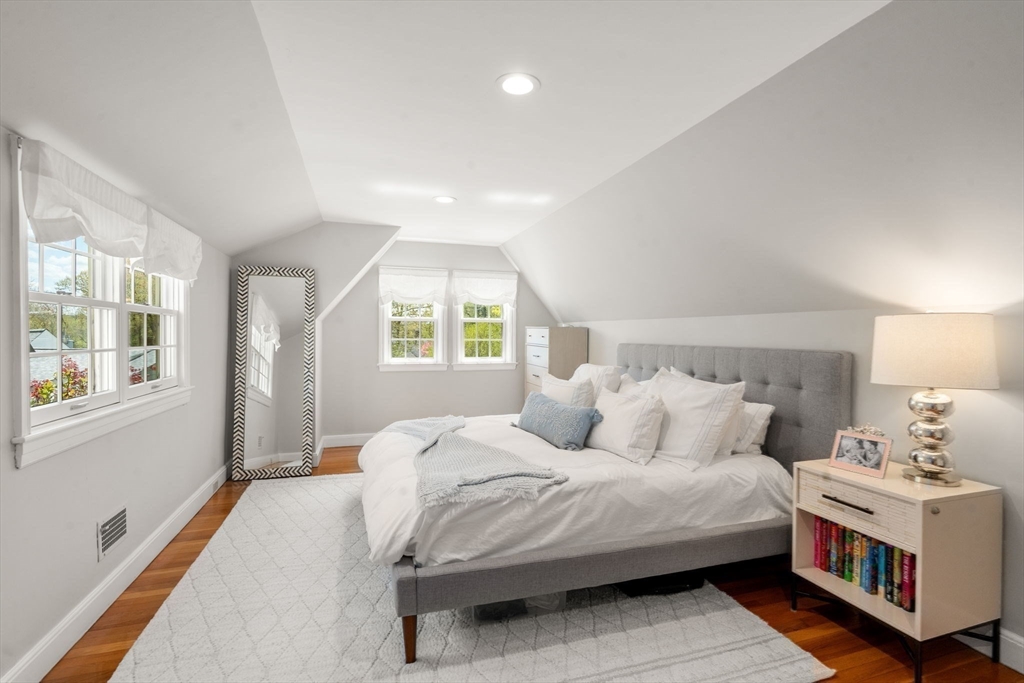 14 Standish Rd