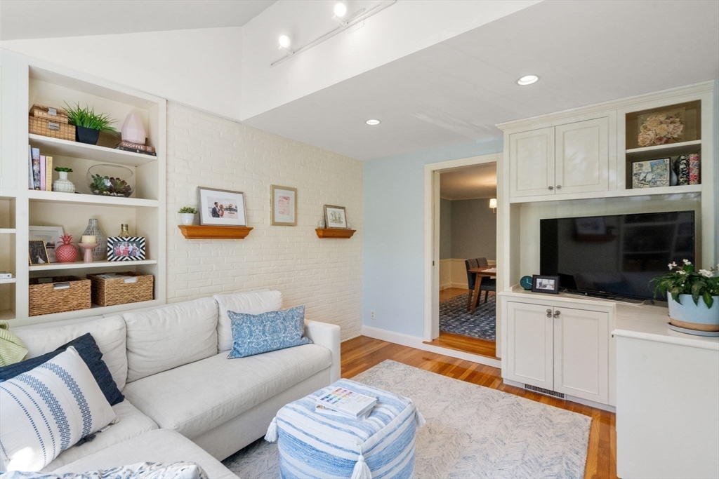 14 Standish Rd