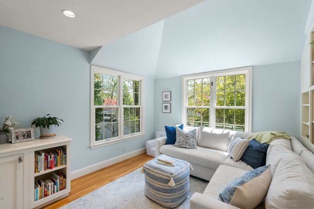 14 Standish Rd