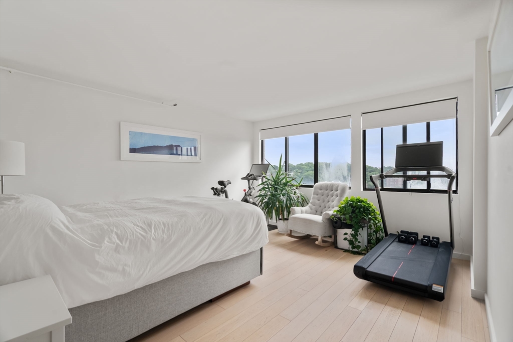 1731 Beacon St # 1403