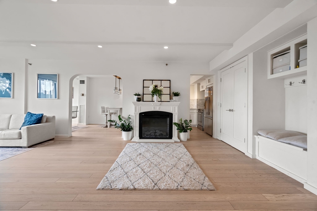 1731 Beacon St # 1403