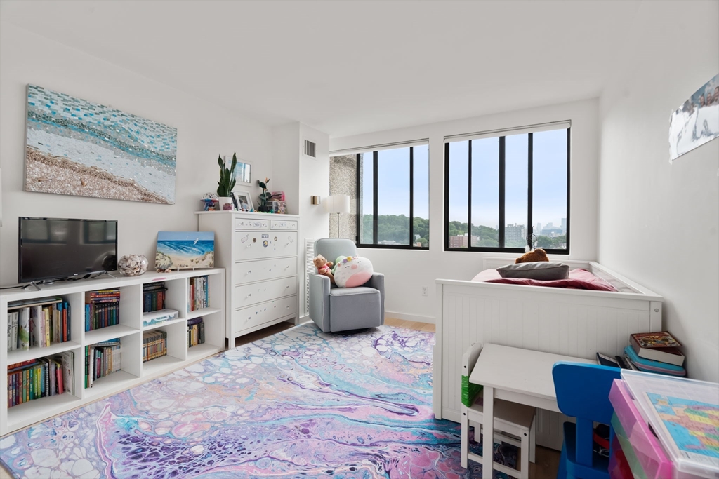 1731 Beacon St # 1403