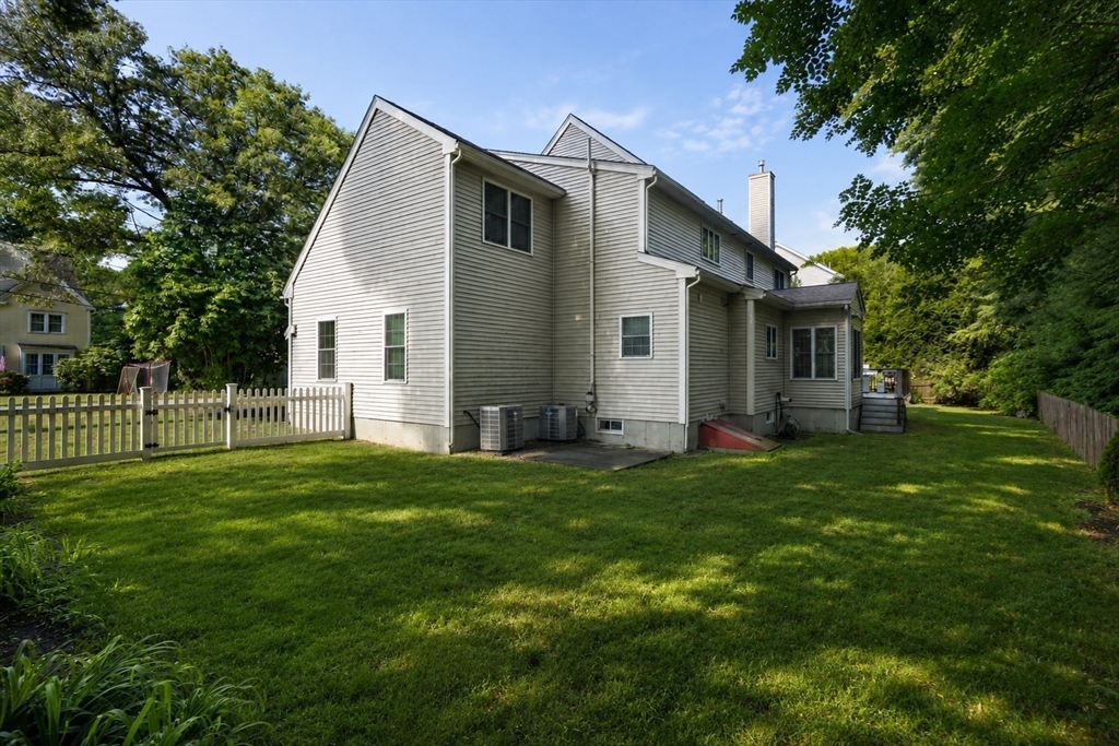 11 Shadow Ln