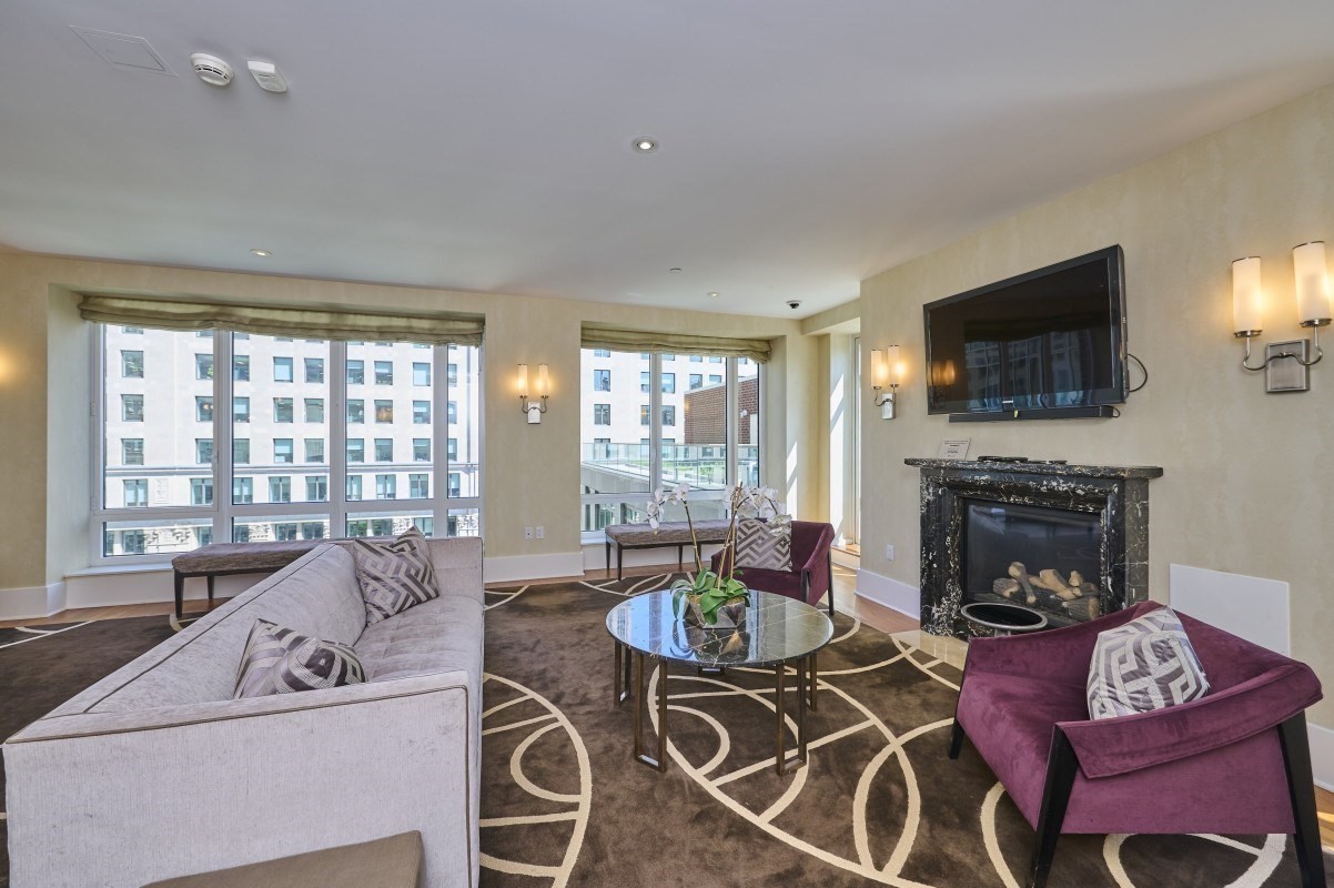 400 Stuart Street # 16K