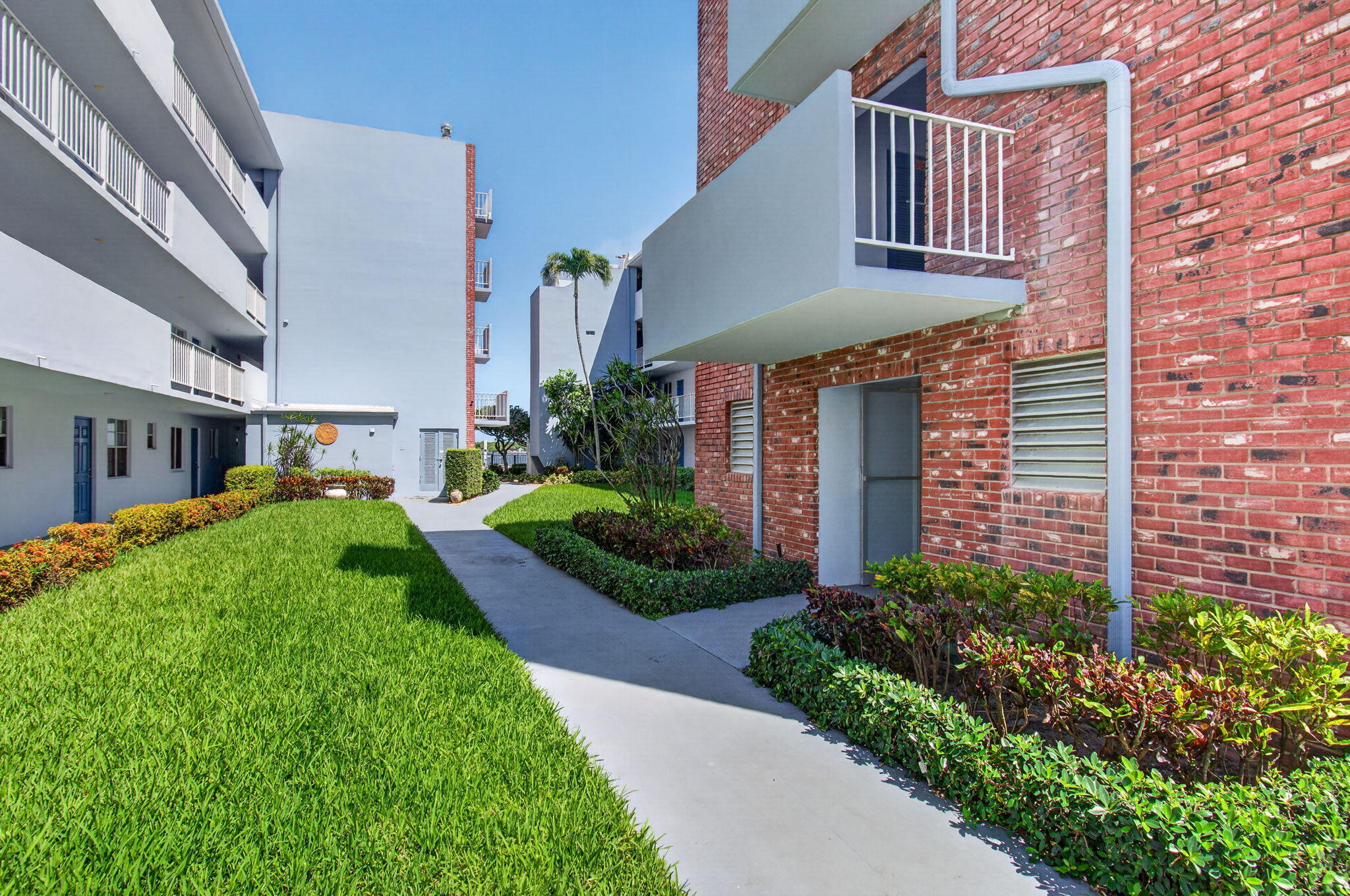 1810 New Palm Way 316