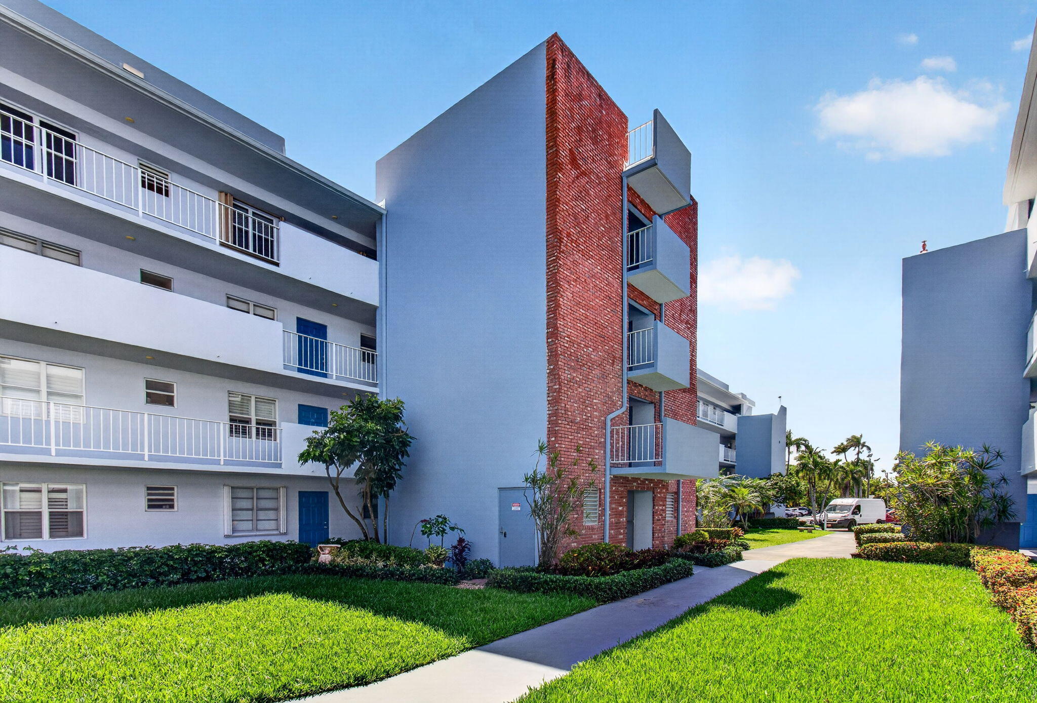 1810 New Palm Way 316