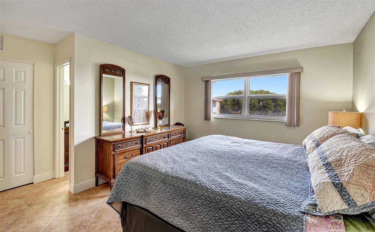 2520 NE 1st Ct 410