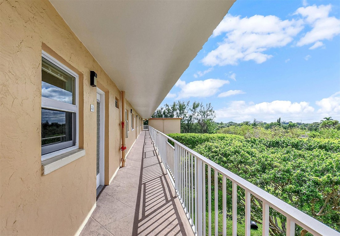 2520 NE 1st Ct 410