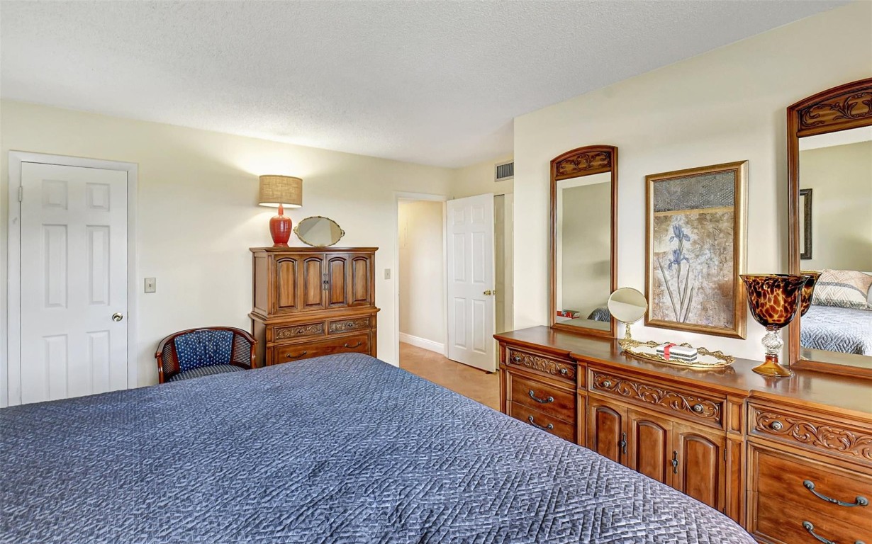 2520 NE 1st Ct 410