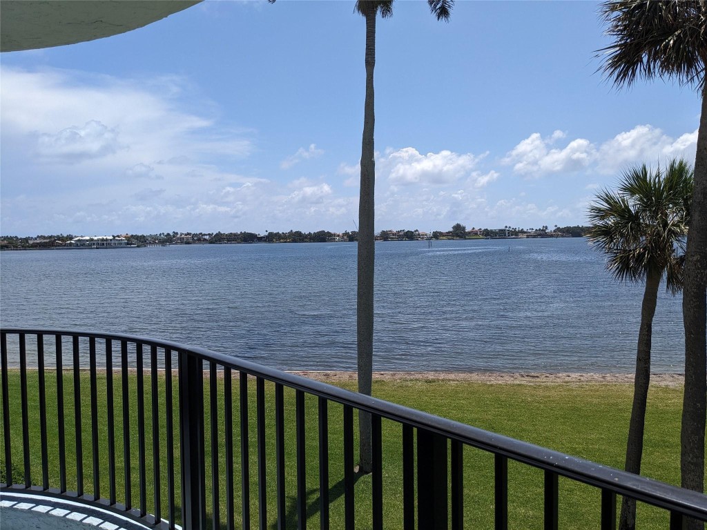 8200 E Lakeshore Dr 302