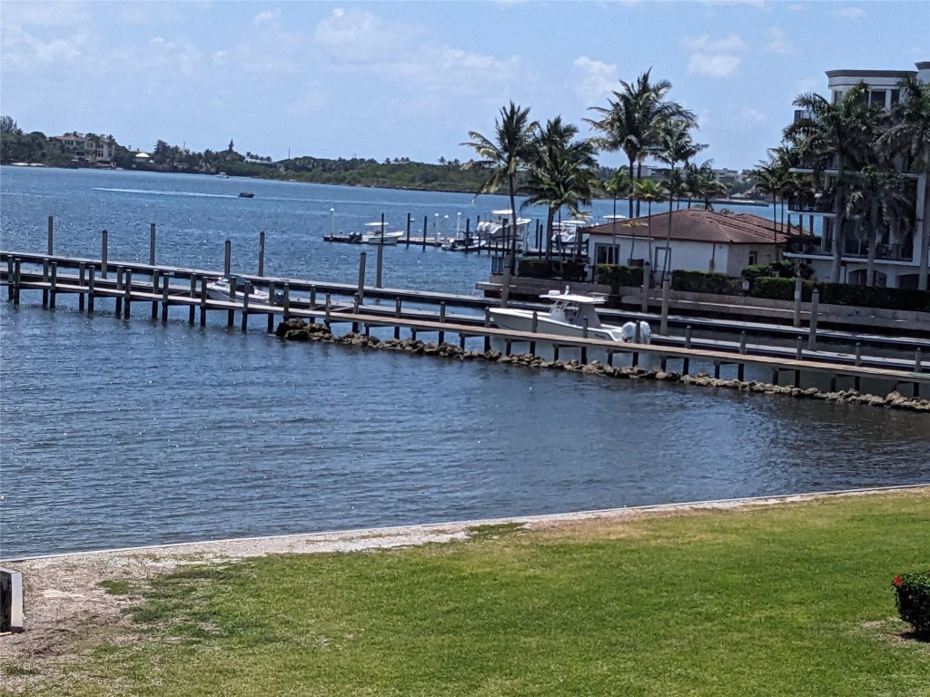 8200 E Lakeshore Dr 302