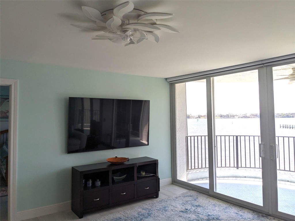 8200 E Lakeshore Dr 302