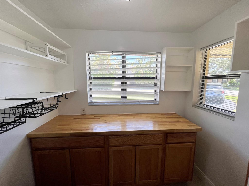 836 NE 4th Ct
