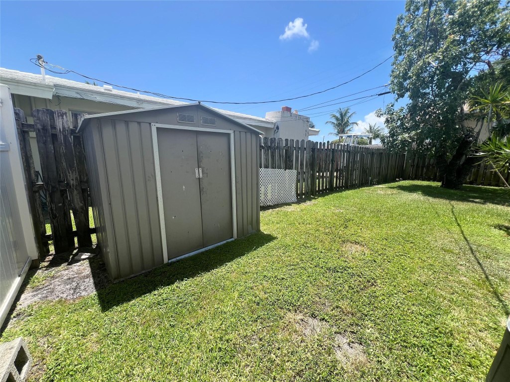 836 NE 4th Ct
