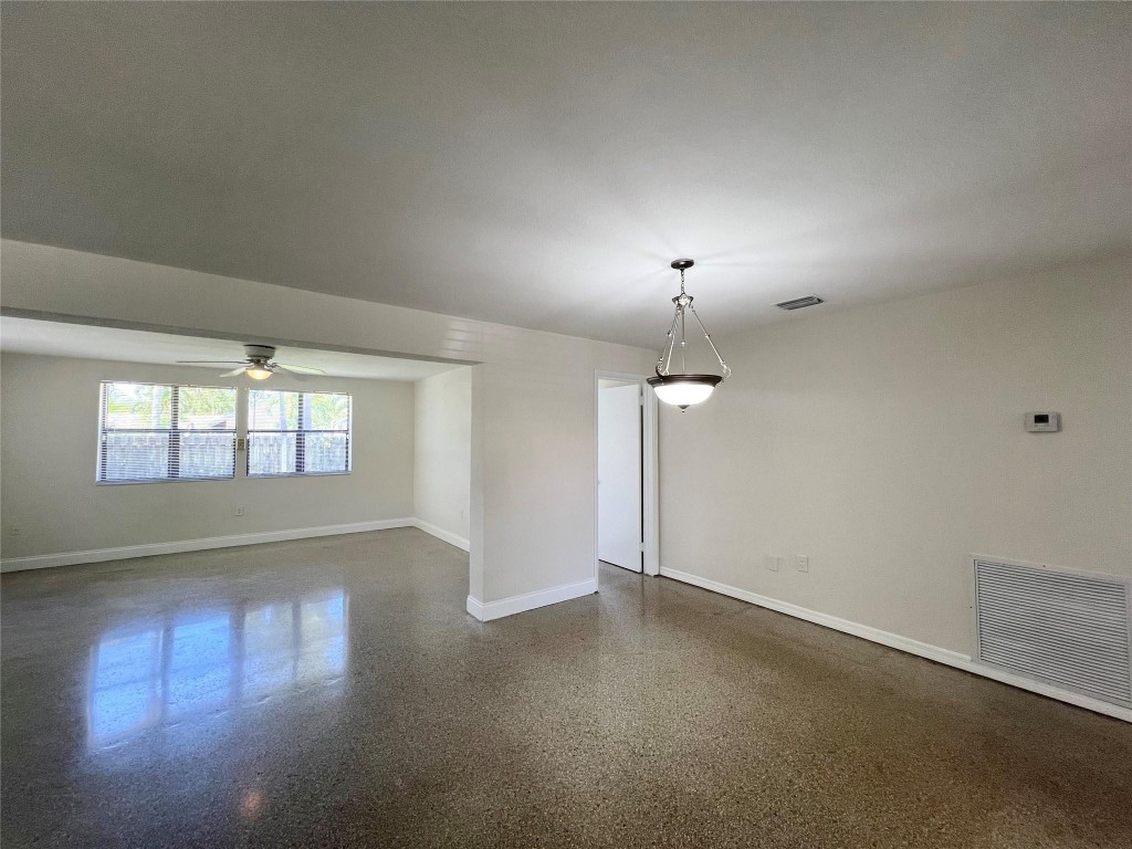 836 NE 4th Ct