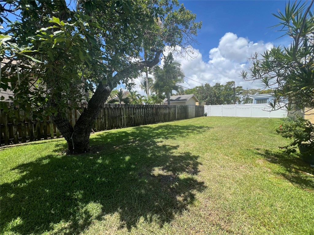 836 NE 4th Ct