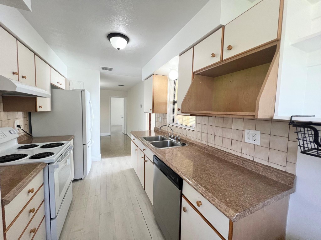 836 NE 4th Ct