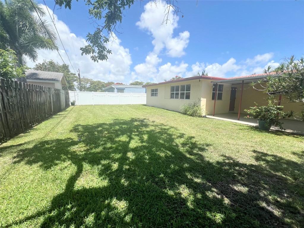 836 NE 4th Ct