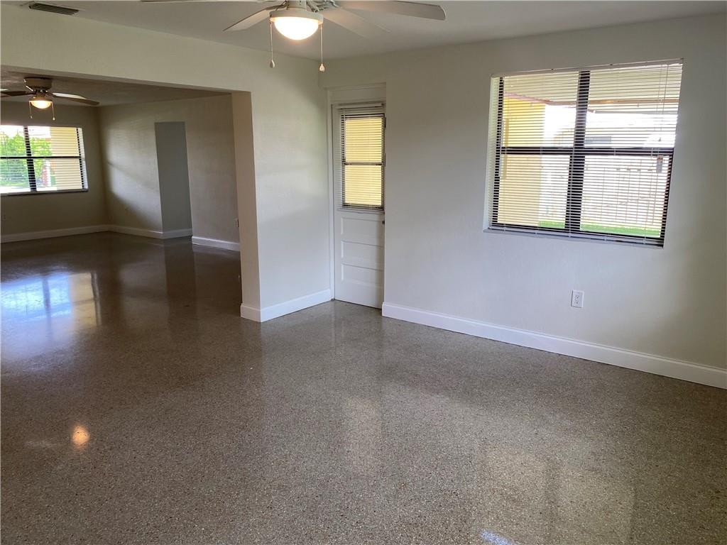 836 NE 4th Ct