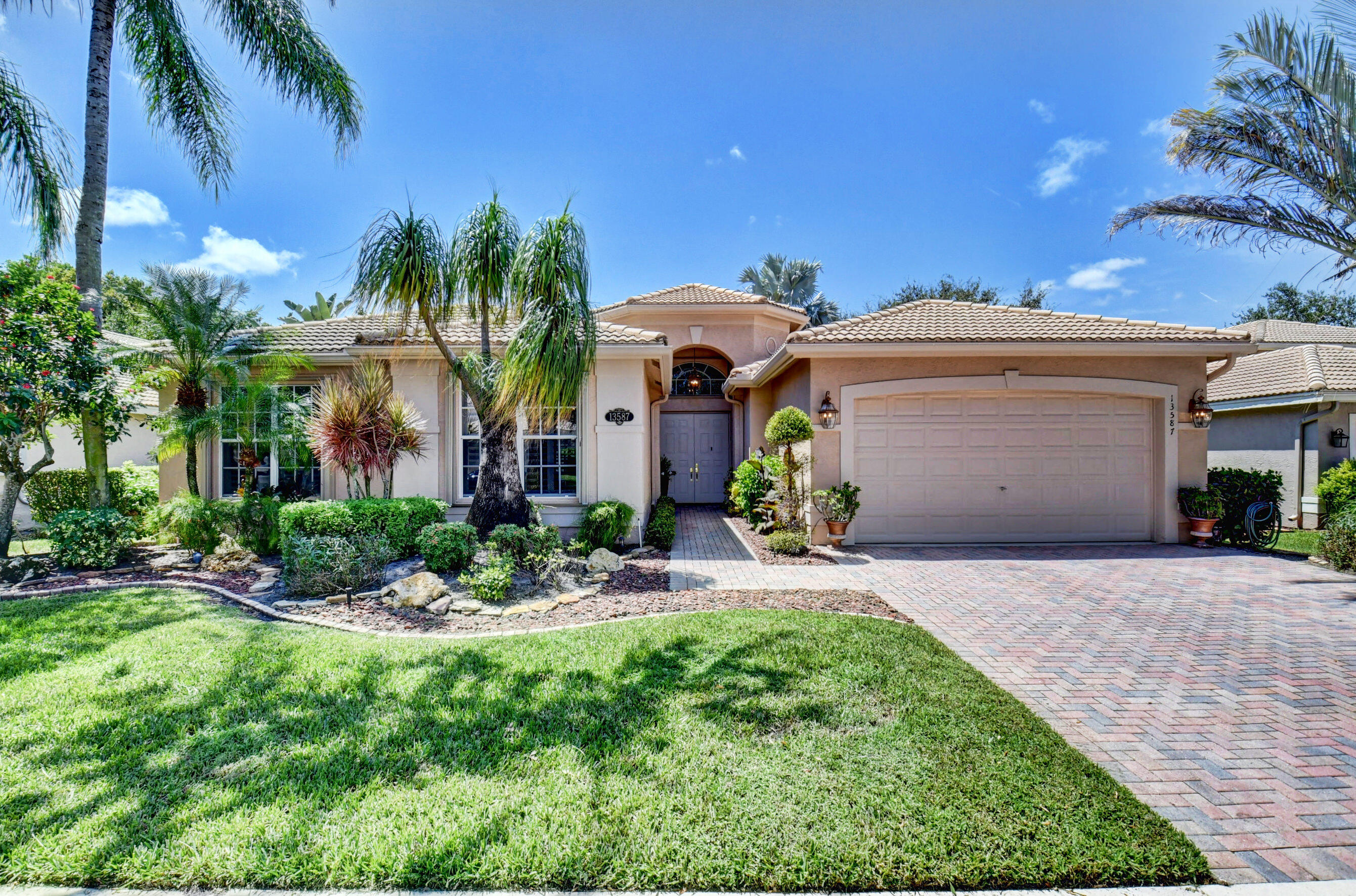 13587 Barcelona Lake Circle