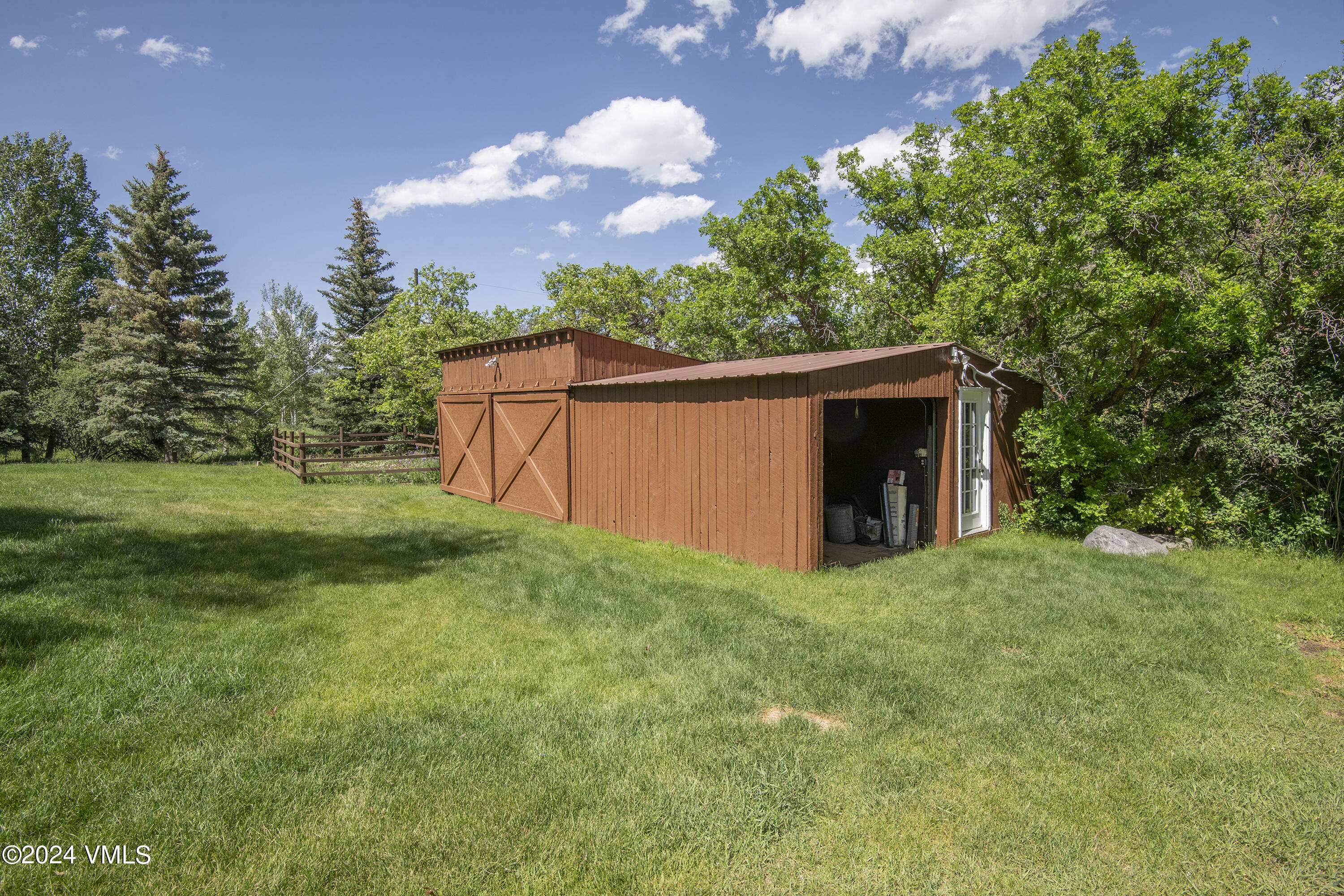 9001 Brush Creek Road