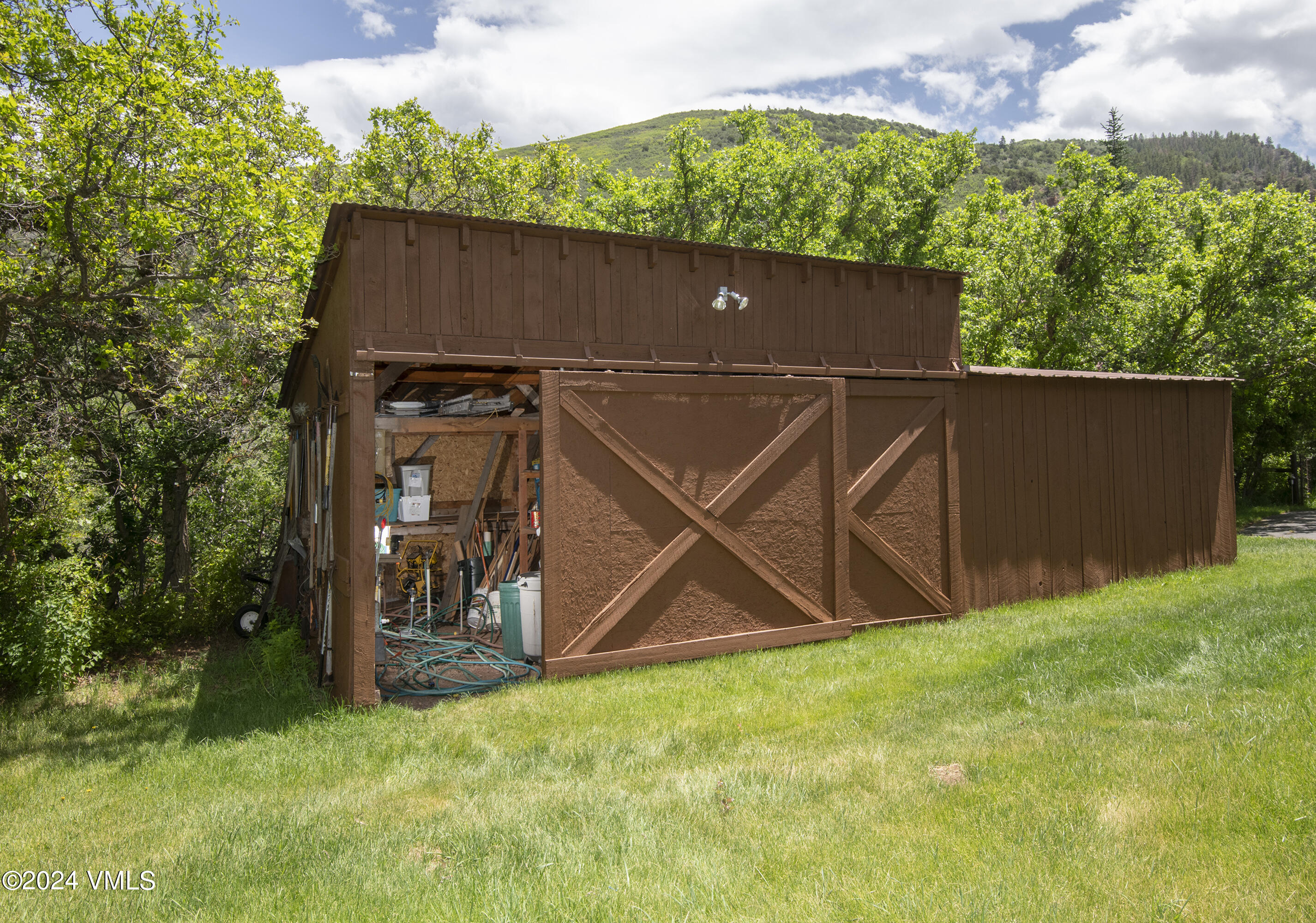 9001 Brush Creek Road