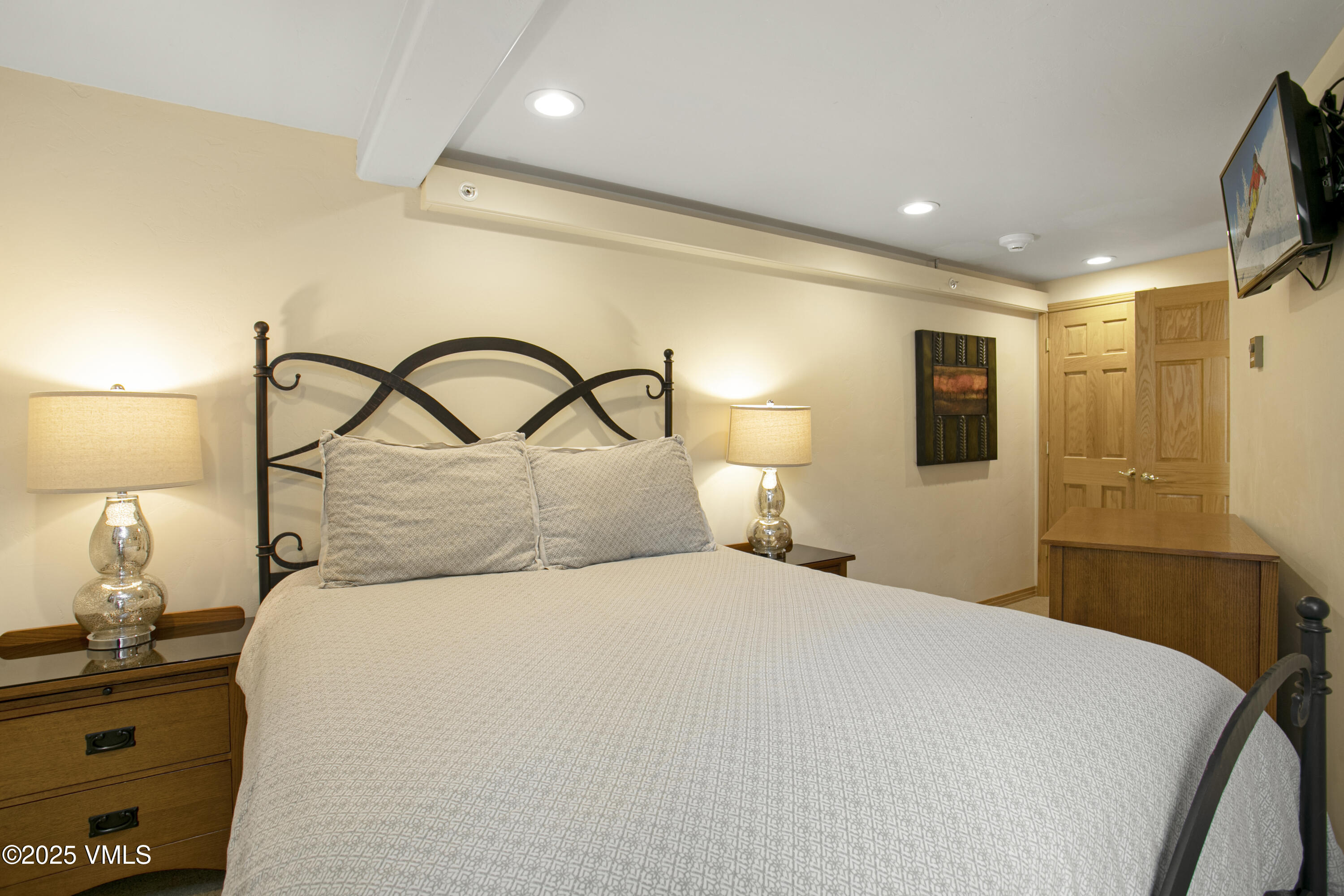 680 Lionshead Place 703