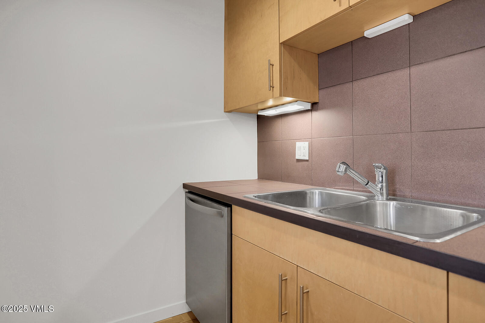 1140 Capitol Street 204