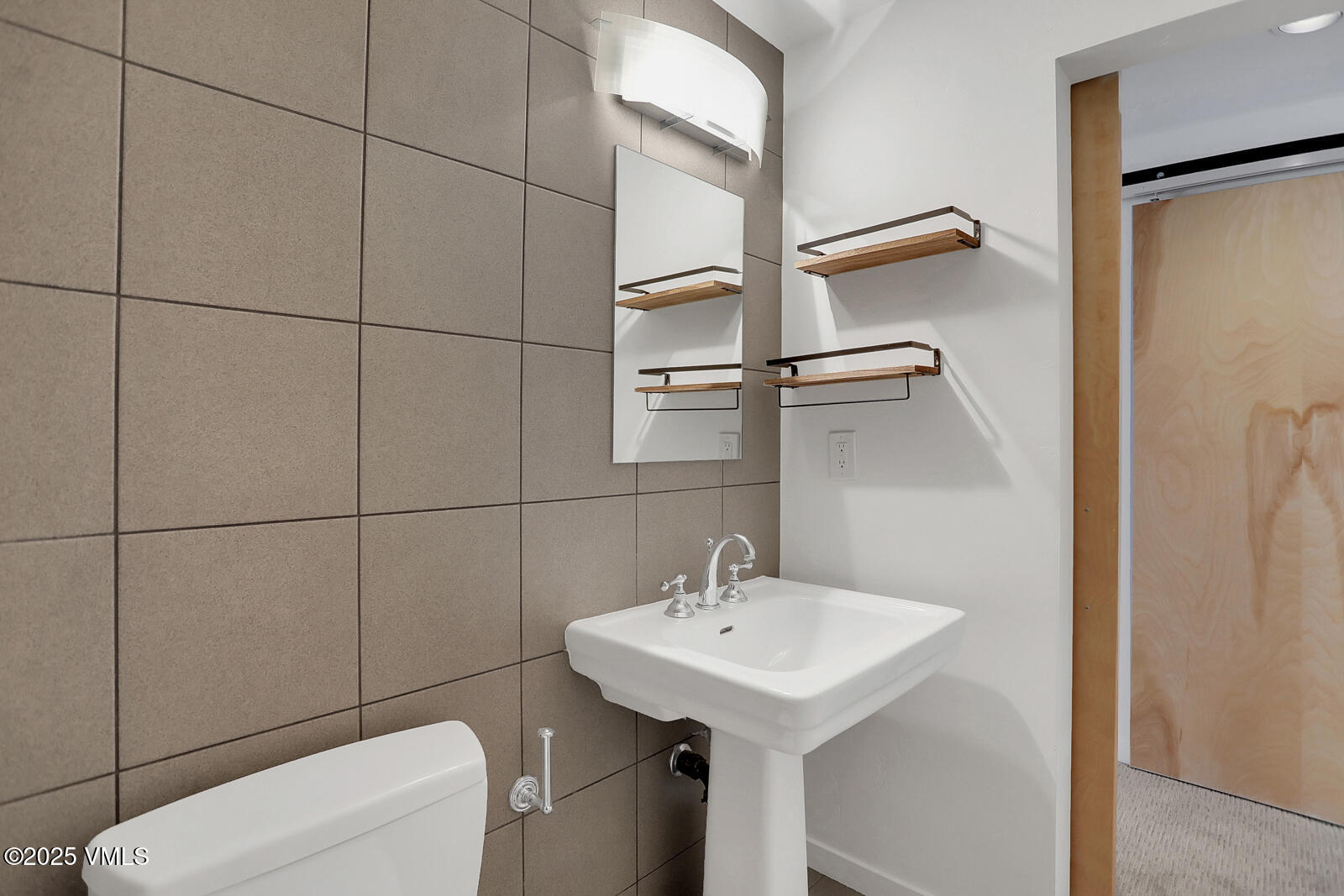 1140 Capitol Street 204