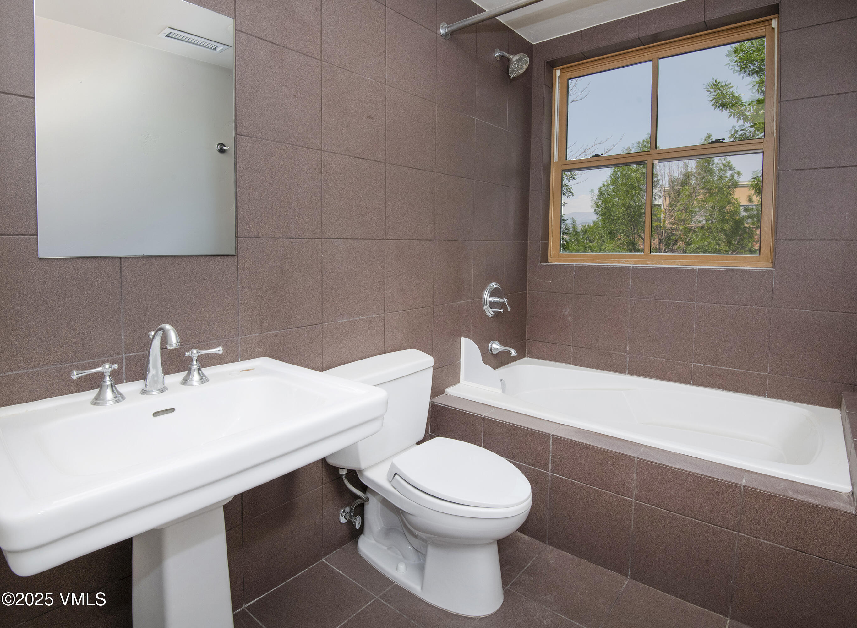 1140 Capitol Street 201