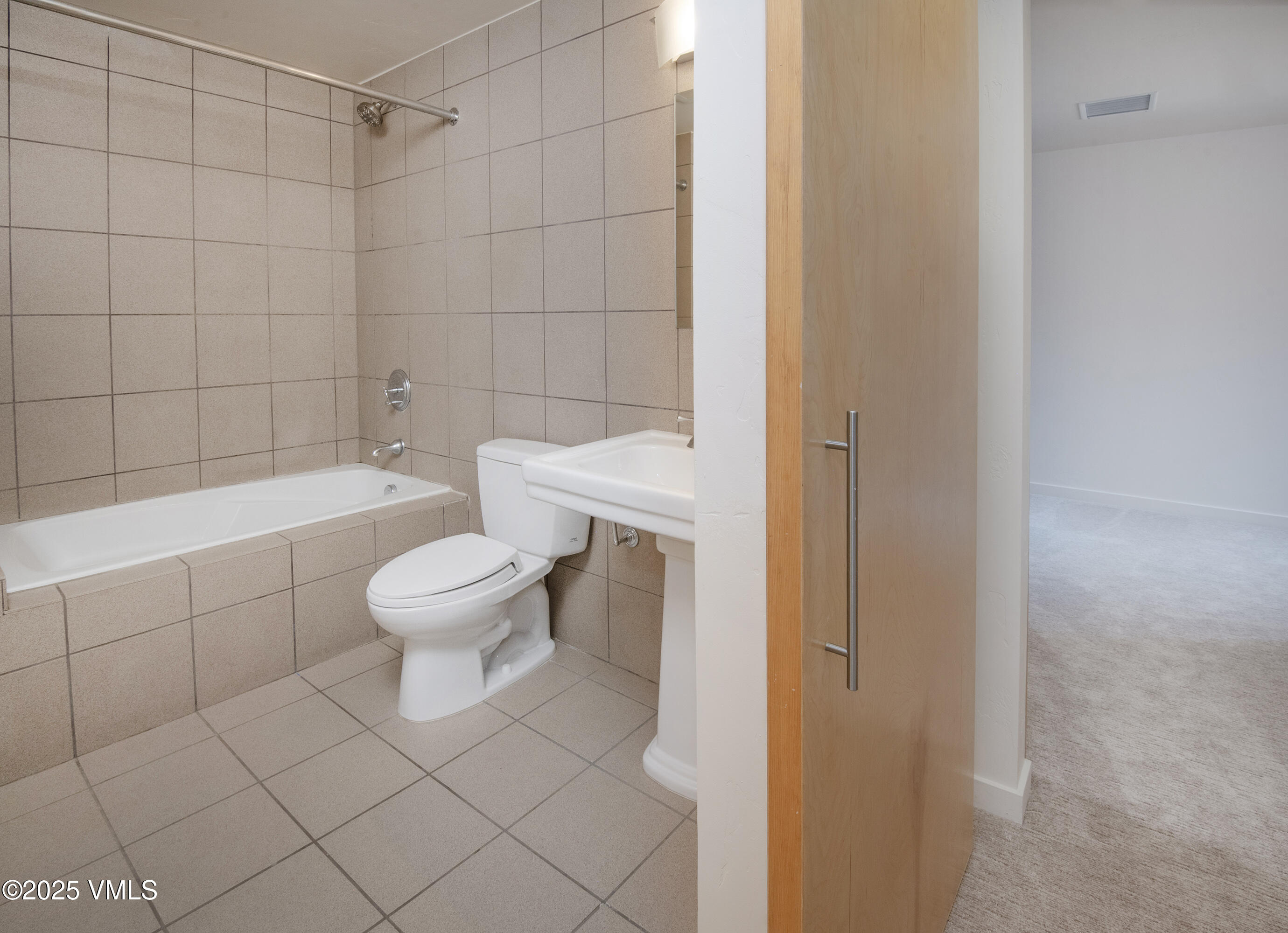 1140 Capitol Street 201