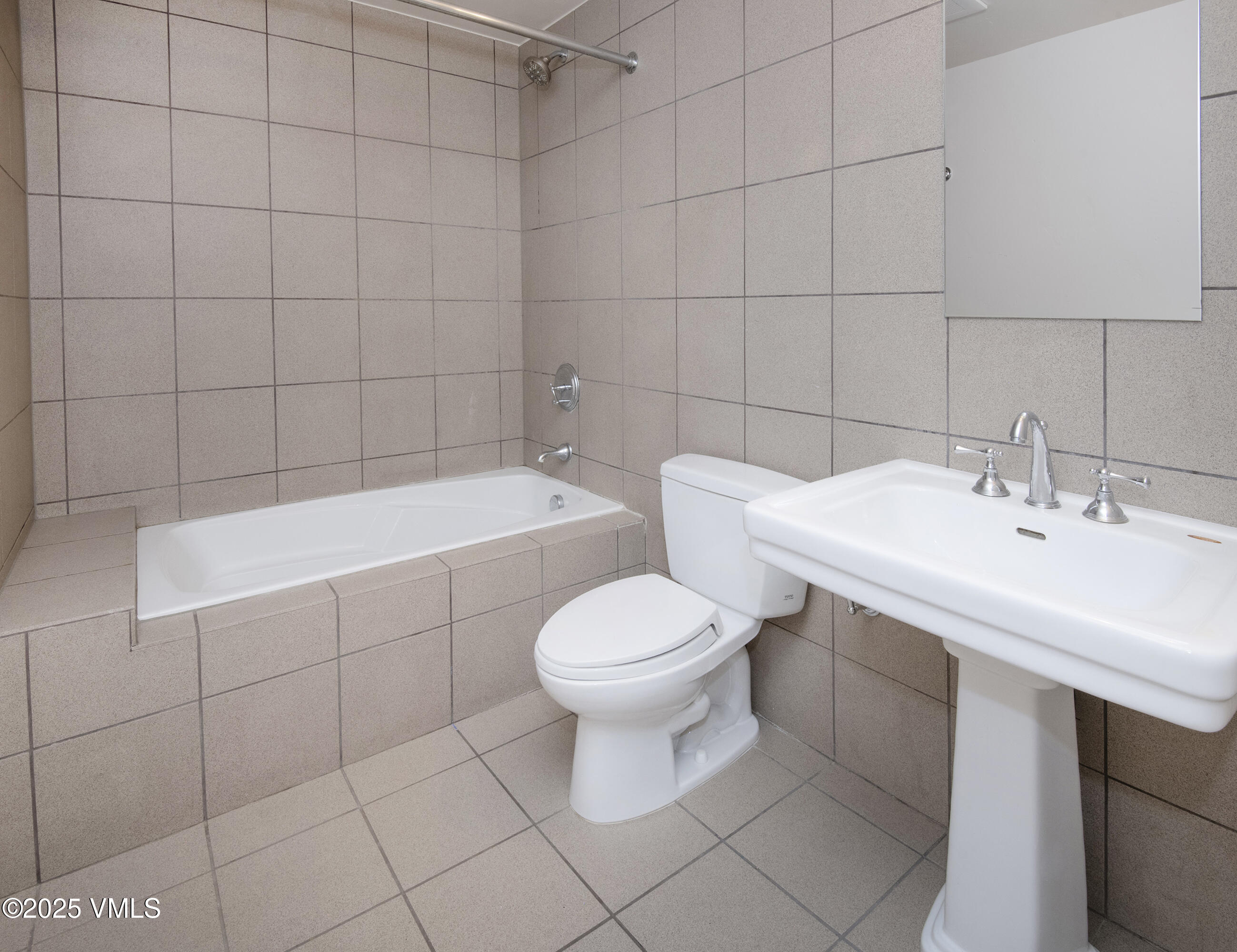 1140 Capitol Street 201