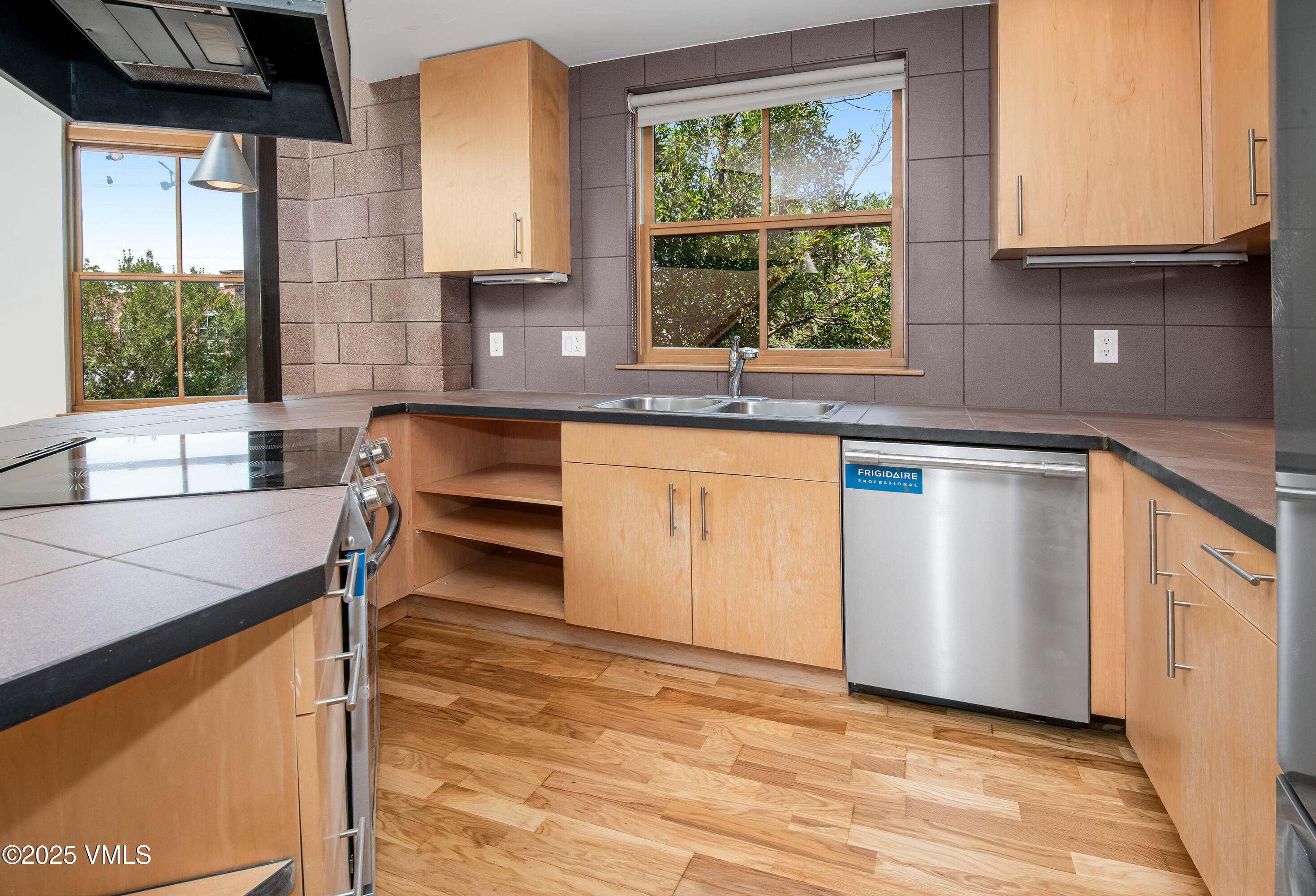 1140 Capitol Street 201