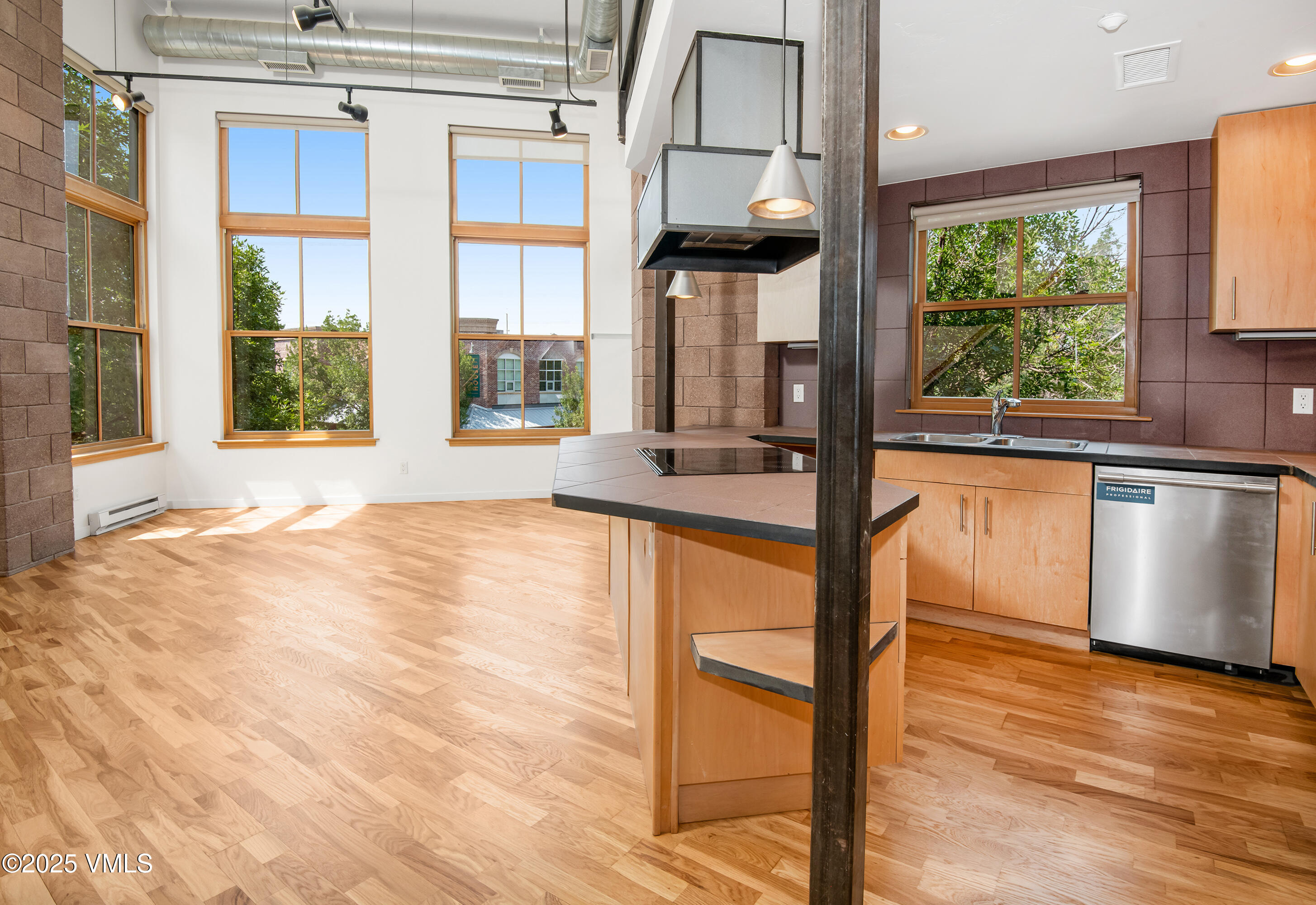 1140 Capitol Street 201