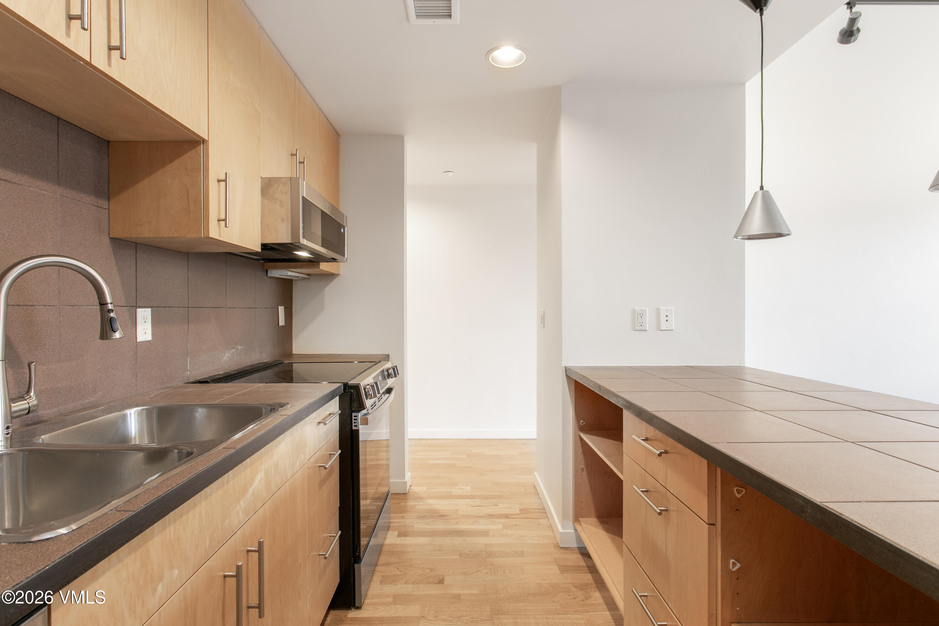 1140 Capitol Street 203