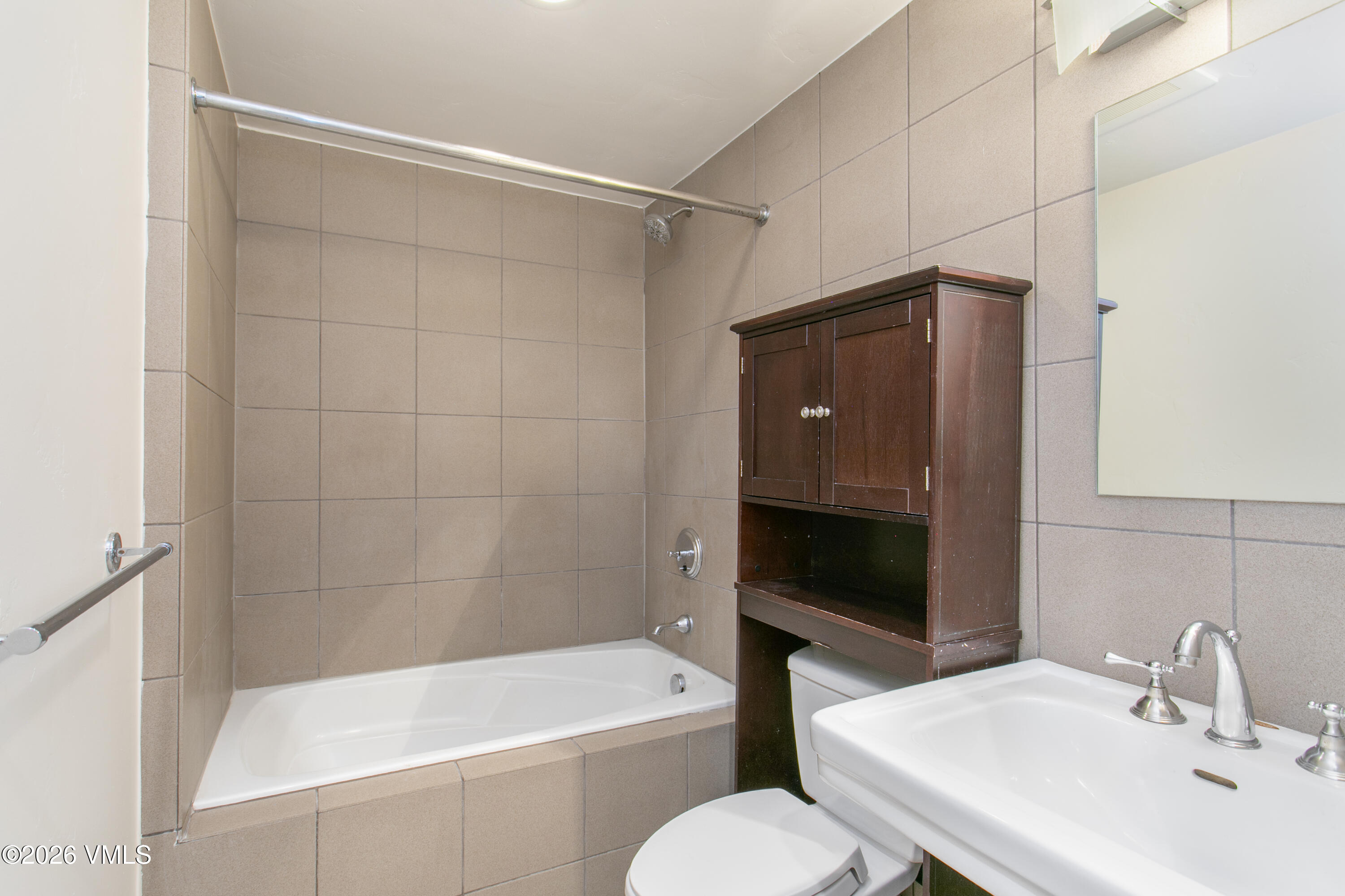 1140 Capitol Street 203